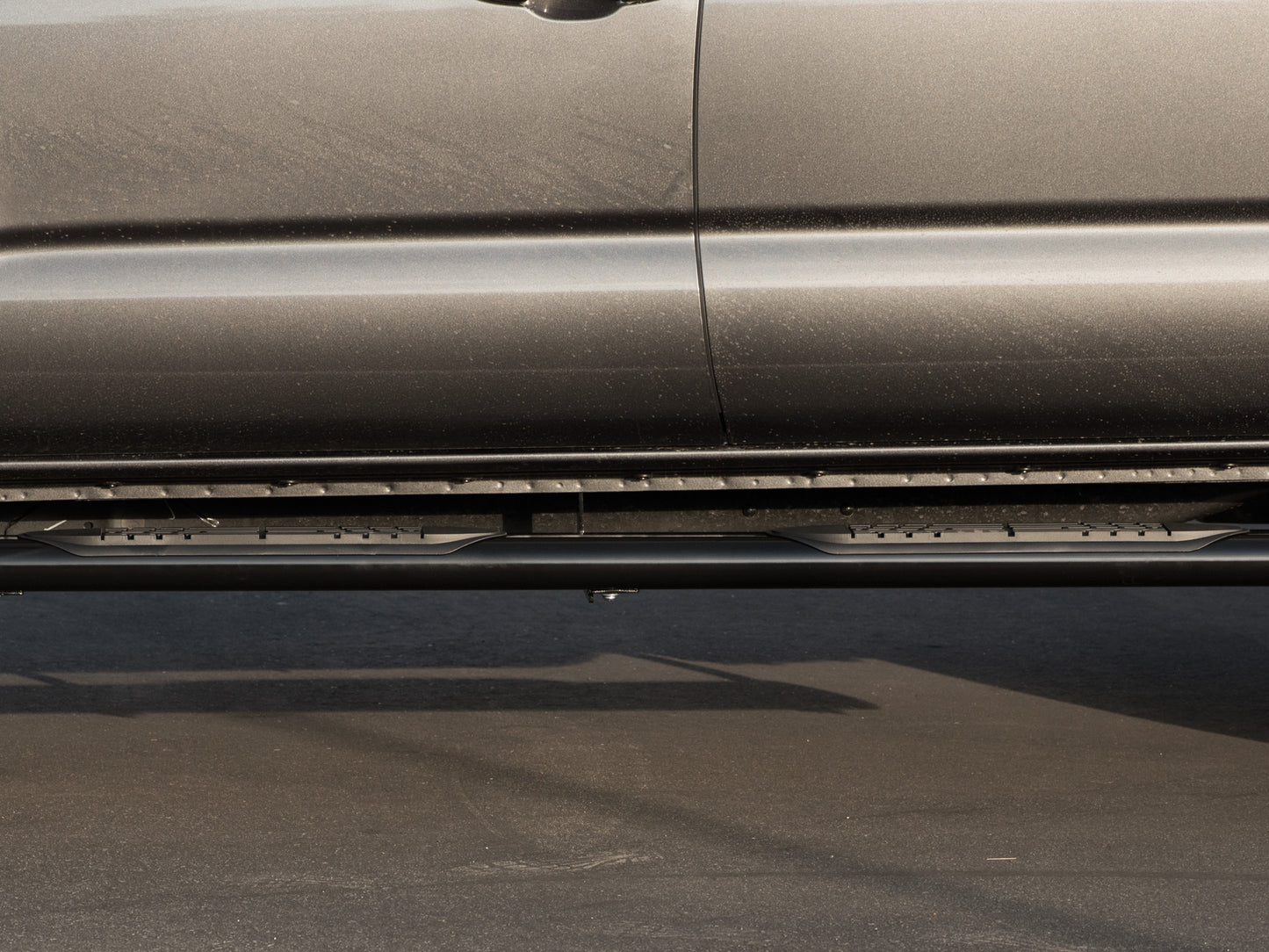 Armordillo 2007-2018 Chevy Silverado 1500 - Extended Cab - Rocker Mount (Excl. Diesel Model) 4" Oval Step Bar -Black - Armordillo USA by I3 Enterprise Inc.