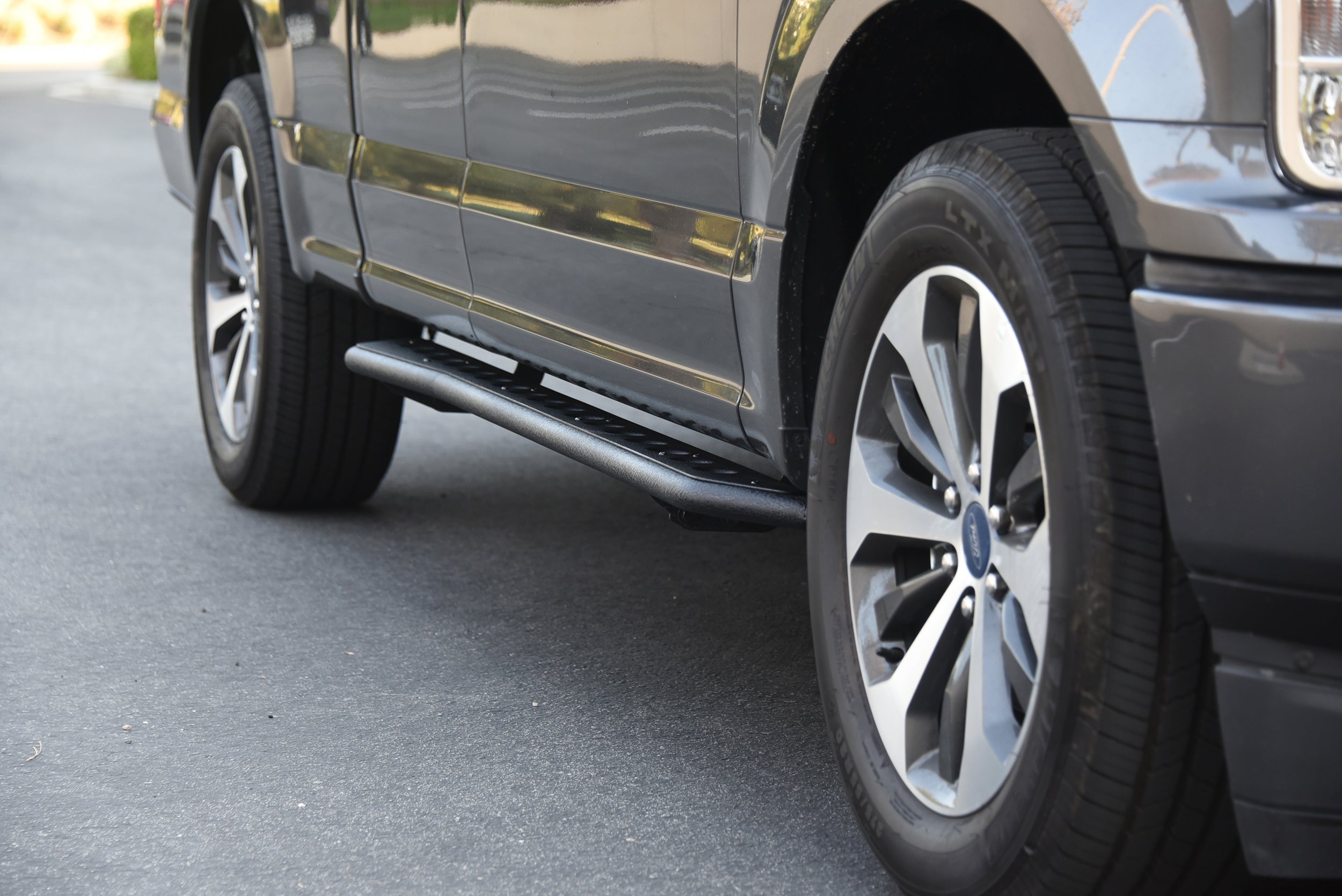 Armordillo 2007-2018 GMC Sierra 1500/2500/3500 双驾驶室 RS 系列踏板 - 纹理黑色