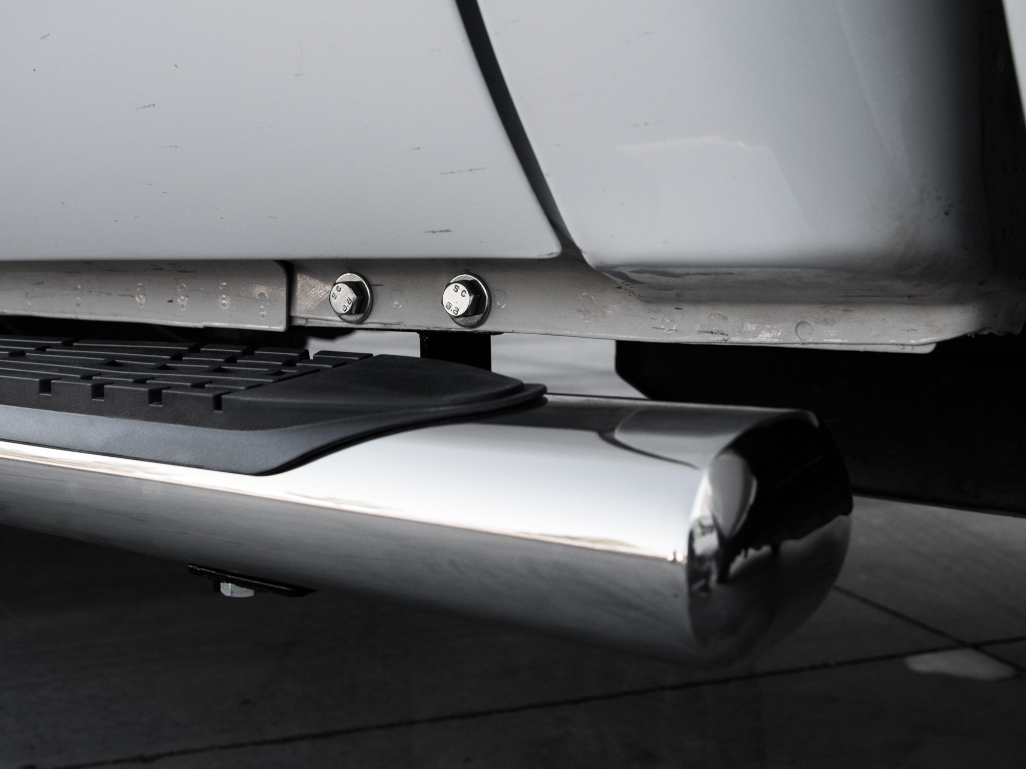Armordillo 1999-2016 Ford Super Duty F-350 - Regular Cab 4" Oval Step Bar -Polished - Armordillo USA by I3 Enterprise Inc. 