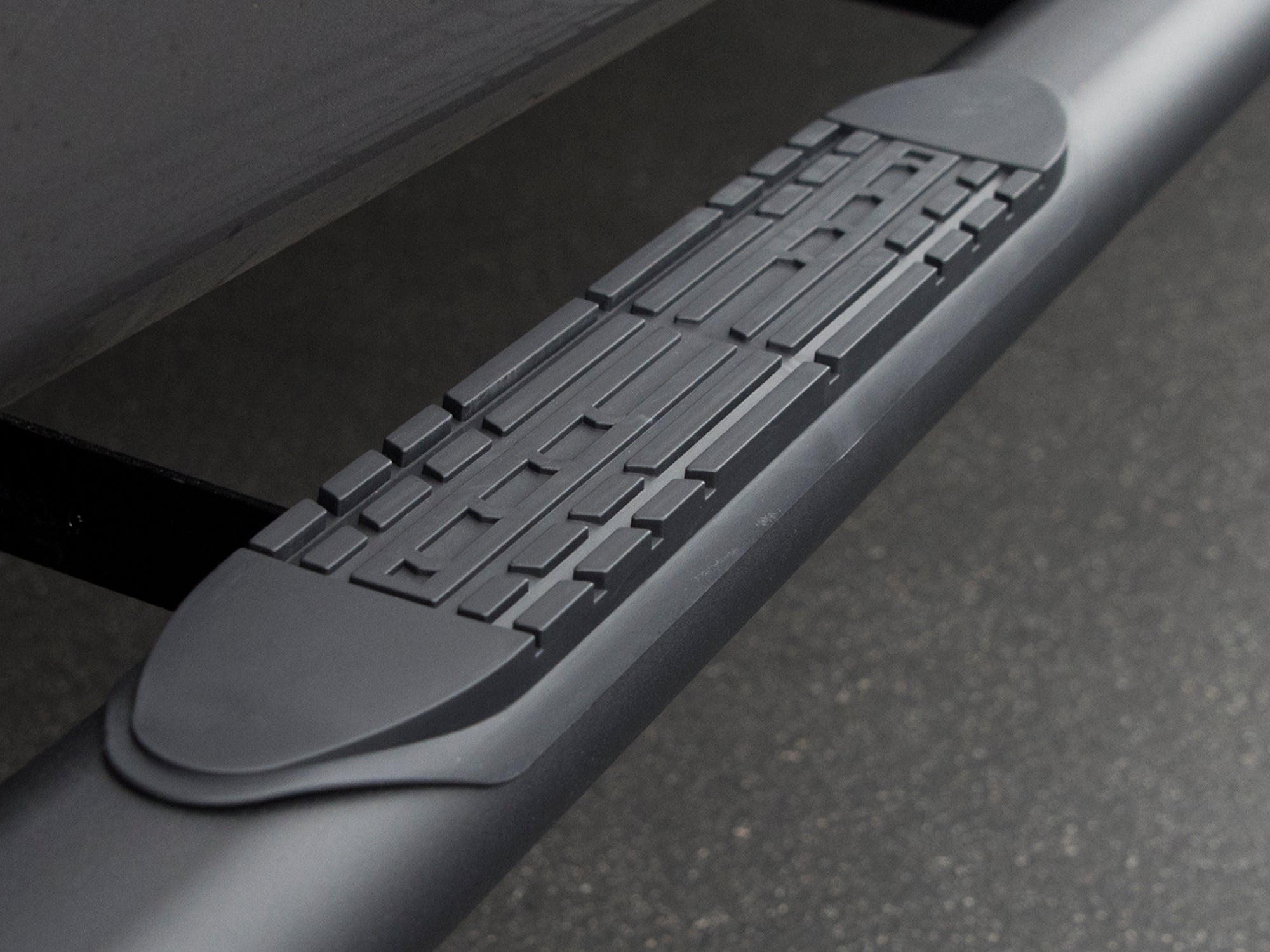 Armordillo 1999-2016 Ford Super Duty F-450 - SuperCab 4" Oval Step Bar -Matte Black - Armordillo USA by I3 Enterprise Inc. 