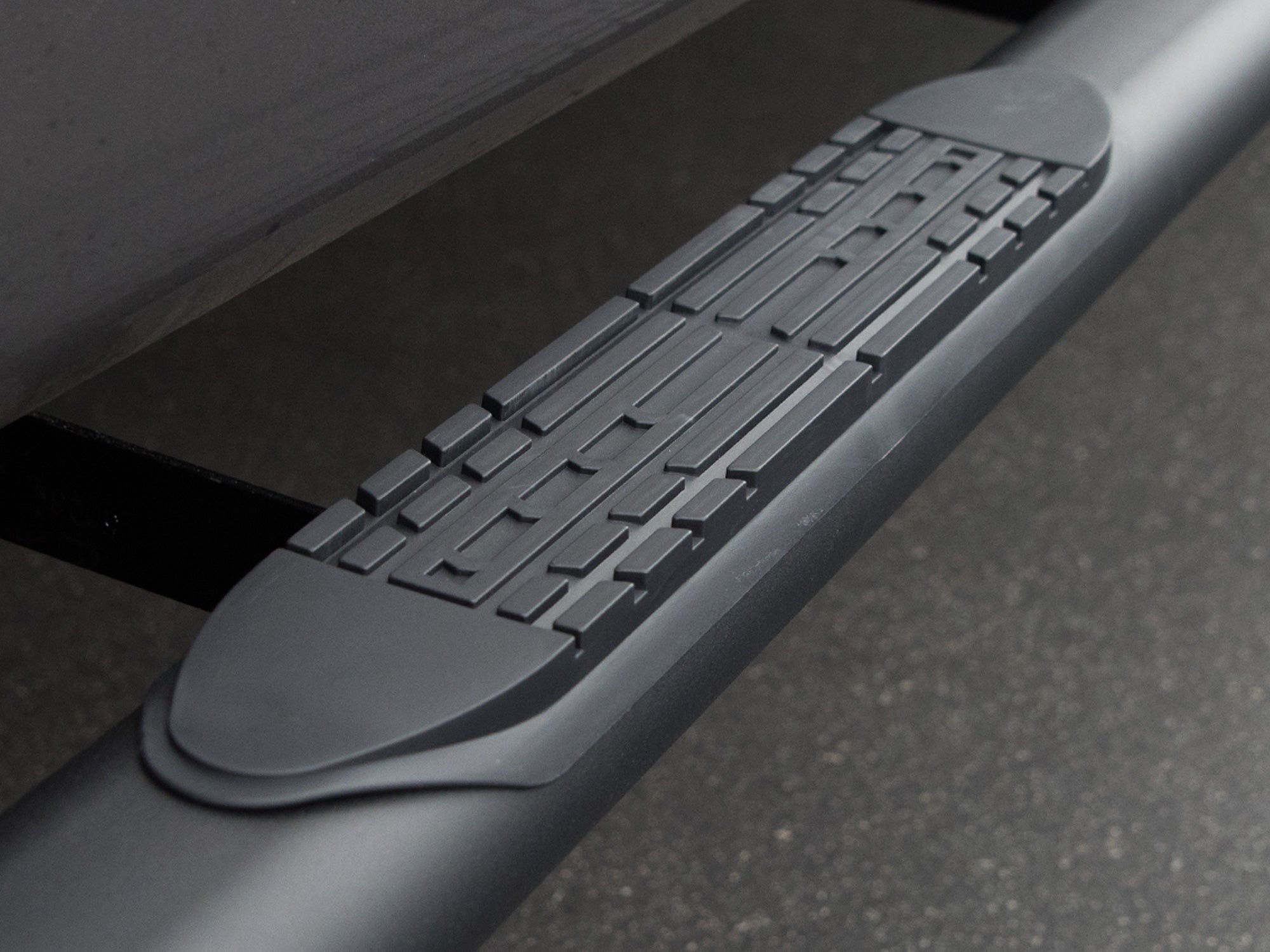 Armordillo 1999-2016 Ford Super Duty F-450 - SuperCrew 4" Oval Step Bar -Matte Black - Armordillo USA by I3 Enterprise Inc. 