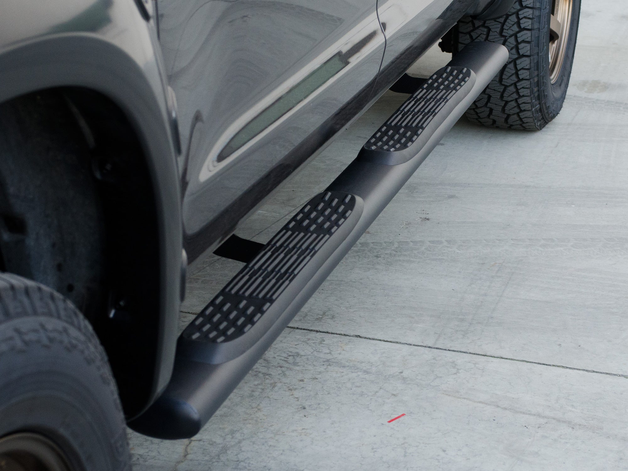 Armordillo 2004-2012 GMC Canyon - Extended Cab  5" Oval Step Bar - Matte Black - Armordillo USA by I3 Enterprise Inc. 