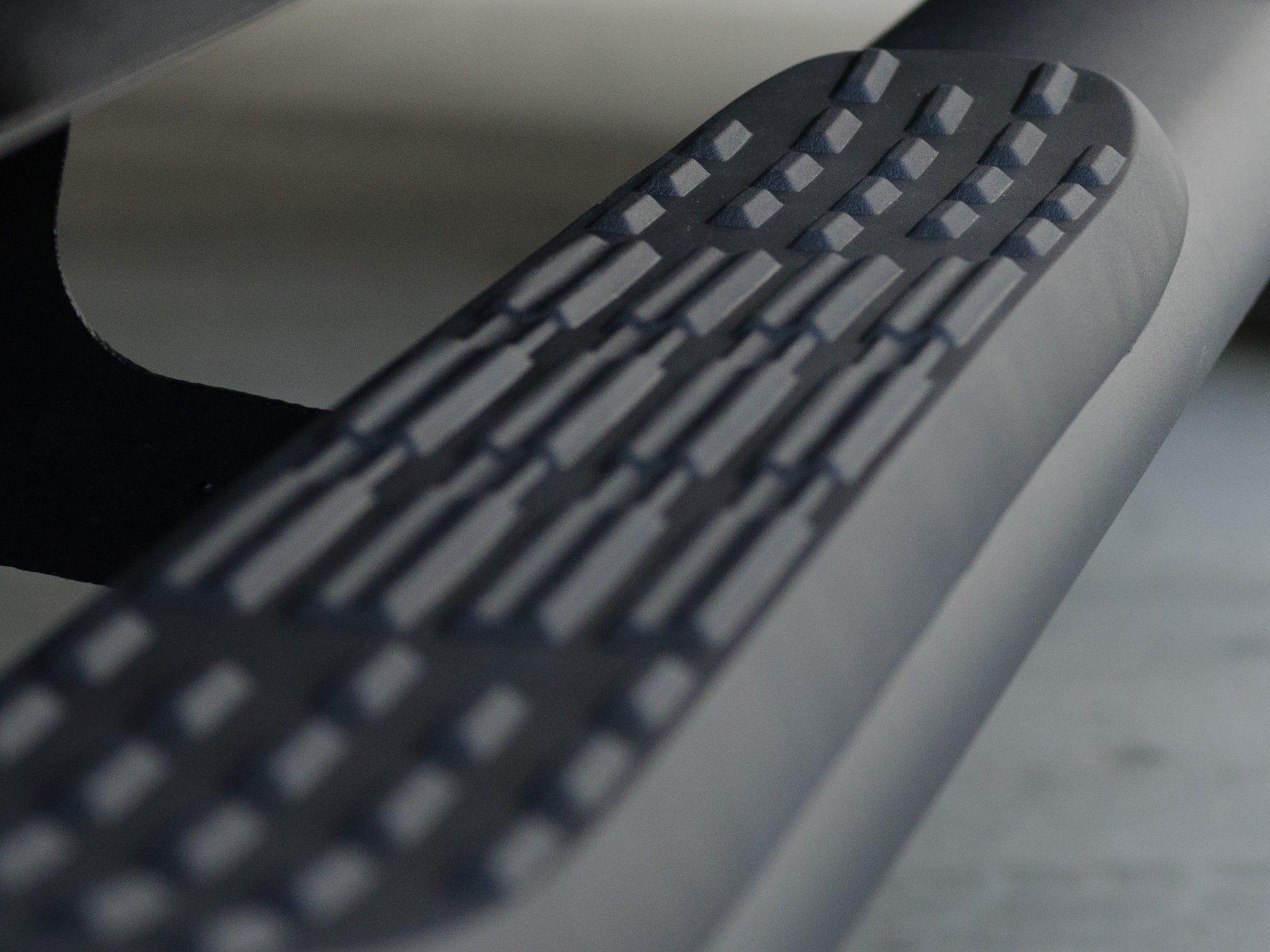 Armordillo 2004-2012 Chevy Colorado - Crew Cab 5" Oval Step Bar - Matte Black - Armordillo USA by I3 Enterprise Inc. 